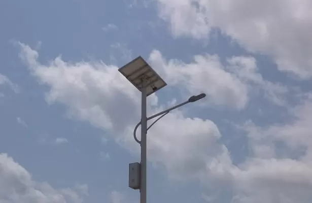 Luzes de rua solares divididas