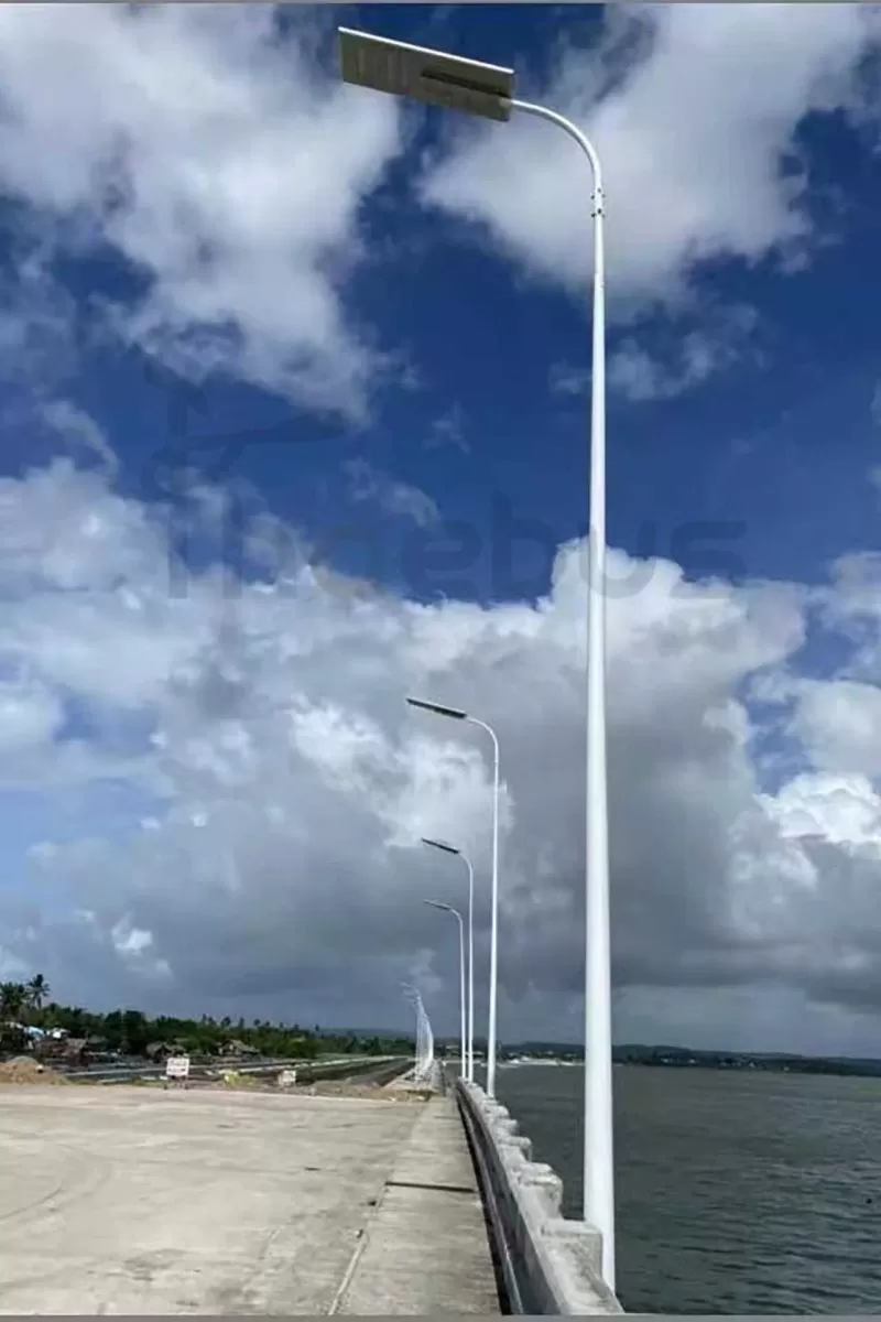 Luzes de rua solares tudo em um nas Filipinas