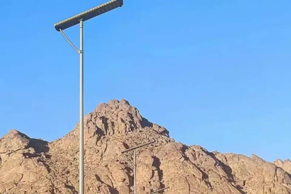 Projeto de iluminação abrangente de revitalização rural da província de Guizhou | Capa de cooperação OEM de luz de rua solar