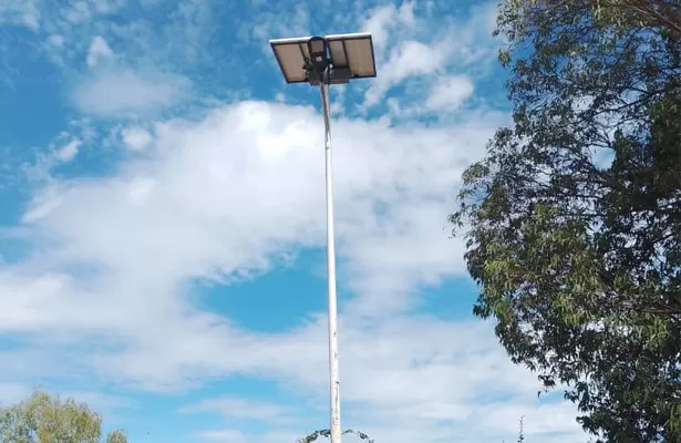 Projeto de estrada periférica do aeroporto de Abuja | Caso internacional OEM de luzes de rua solares inteligentes